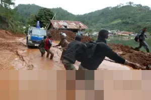 Longsor Susulan Terjang Lintas Takengon-Bintang Aceh Tengah, Warga Bantu Evakuasi Kendaraan