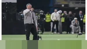 Luis Enrique Sanjung Mentalitas Baja PSG Usai Pertahankan Trophee des Champions dari Marseille