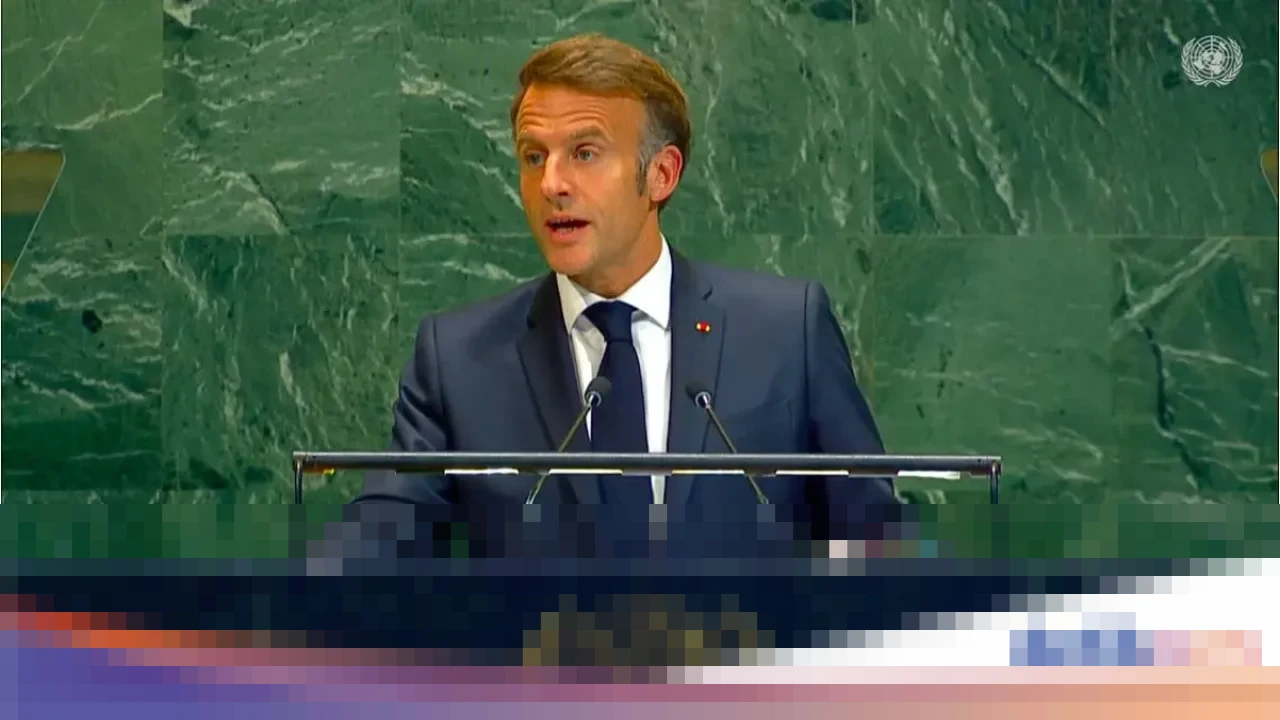 Macron Peringatkan AS: Kedaulatan Denmark atas Greenland Tidak Akan Dilanggar Meski Ada Ambisi Trump