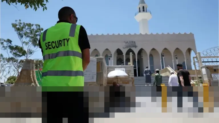 Mahasiswa Muslim Indonesia di Australia Dihantui Islamofobia: ‘Aku Selalu Merasa Cemas’ Pasca-Penembakan Bondi Mahasiswa Muslim Indonesia di Australia Dihantui Islamofobia: ‘Aku Selalu Merasa Cemas’ Pasca-Penembakan Bondi