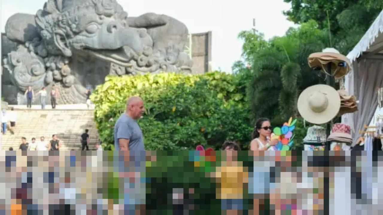 Maliq & D’Essentials Pimpin Perayaan Tahun Baru di GWK Bali, Laser Show Gantikan Pesta Kembang Api