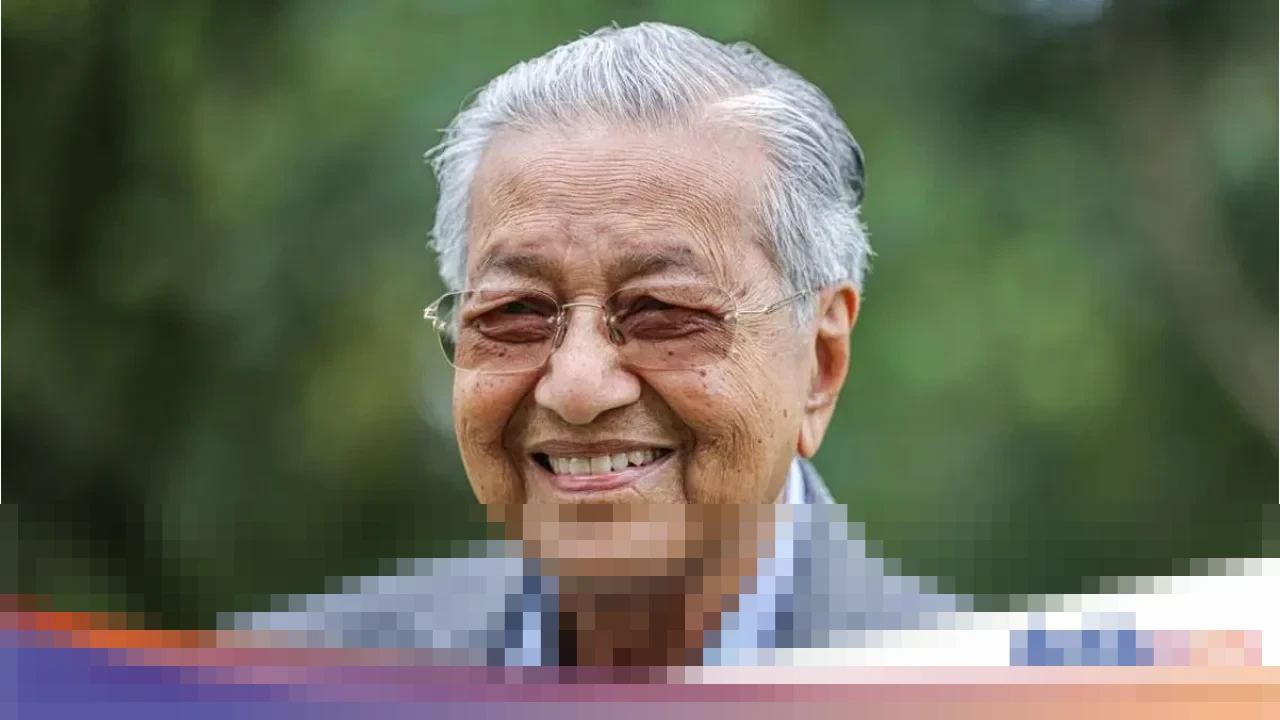 Mantan PM Malaysia Mahathir Mohamad Dilarikan ke RS Setelah Terjatuh di Kediaman