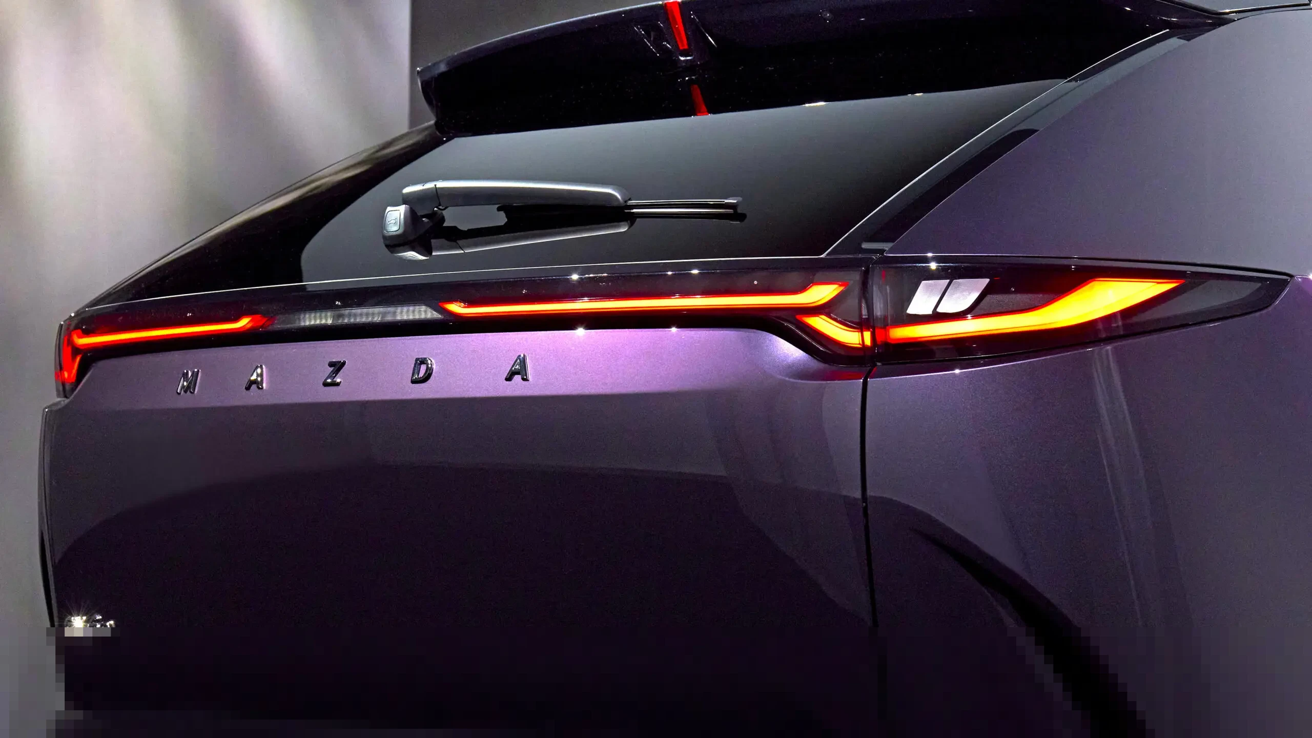 Mazda CX-6e Tampil Memukau di Brussels, Namun Performa dan Jangkauan Baterai Tertinggal Jauh dari Pesaing Mazda CX-6e Tampil Memukau di Brussels, Namun Performa dan Jangkauan Baterai Tertinggal Jauh dari Pesaing