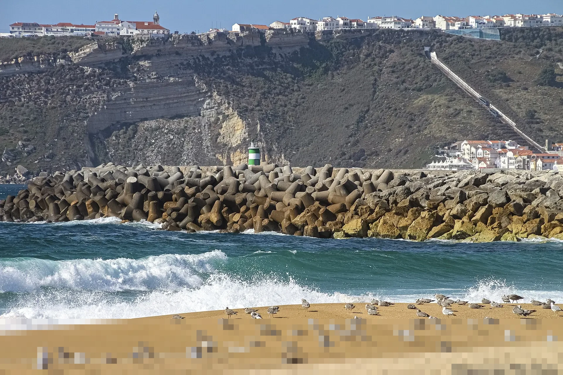 Memahami Peran Sentral Ulama di Indonesia: Penjaga Moral dan Penuntun Gaya Hidup Halal