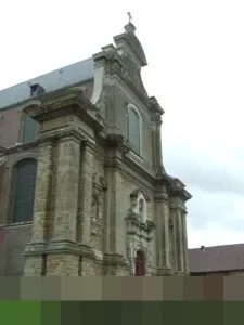 Membangun Identitas Kuat dan Citra Positif: Peran Vital Komunikasi Budaya Korporat di Era Modern