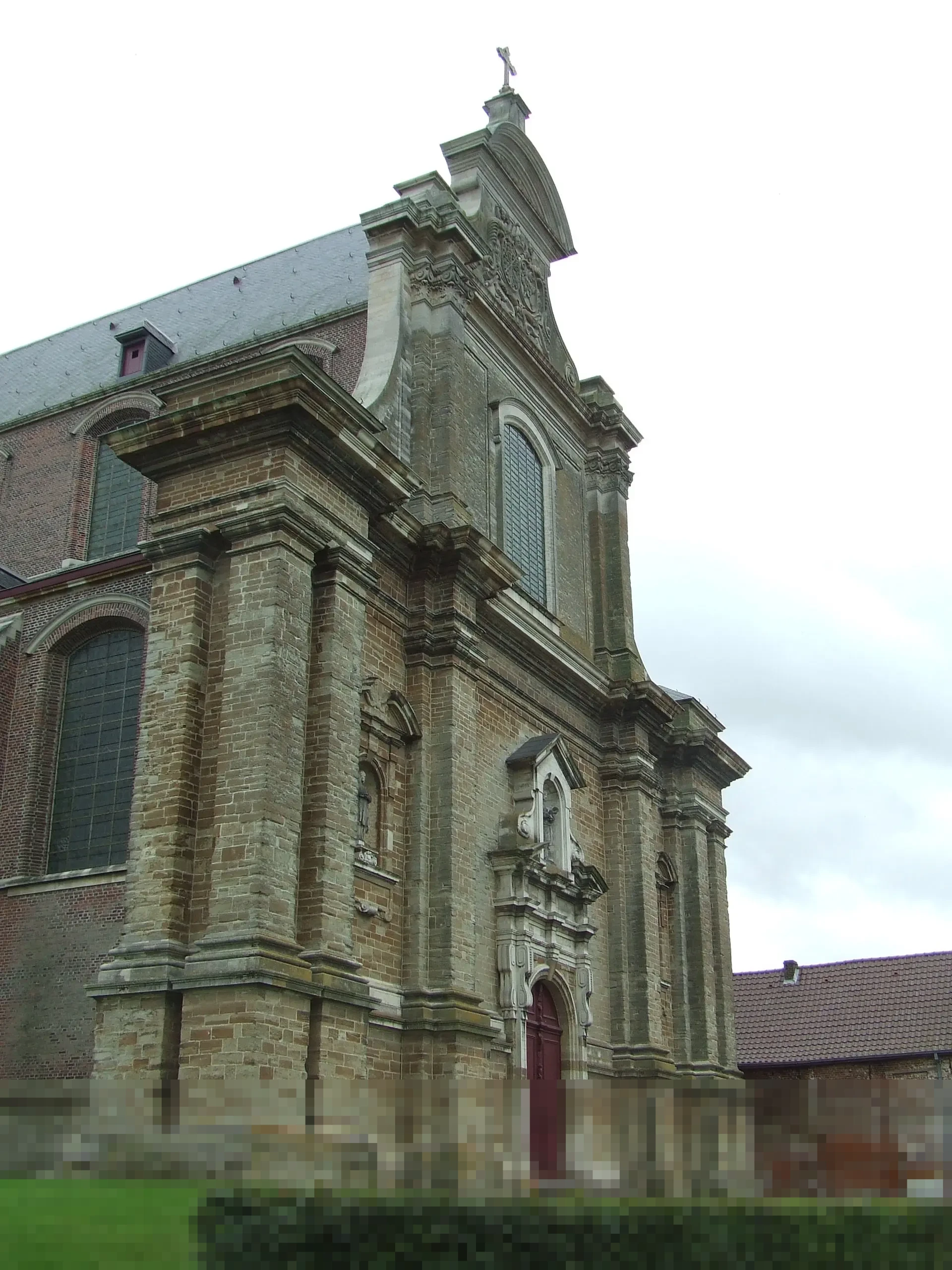 Membangun Identitas Kuat dan Citra Positif: Peran Vital Komunikasi Budaya Korporat di Era Modern