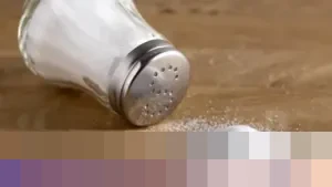 Mencicip Garam Sebelum Makan: Antara Sunnah Nabi SAW dan Hadis Palsu yang Beredar di Masyarakat