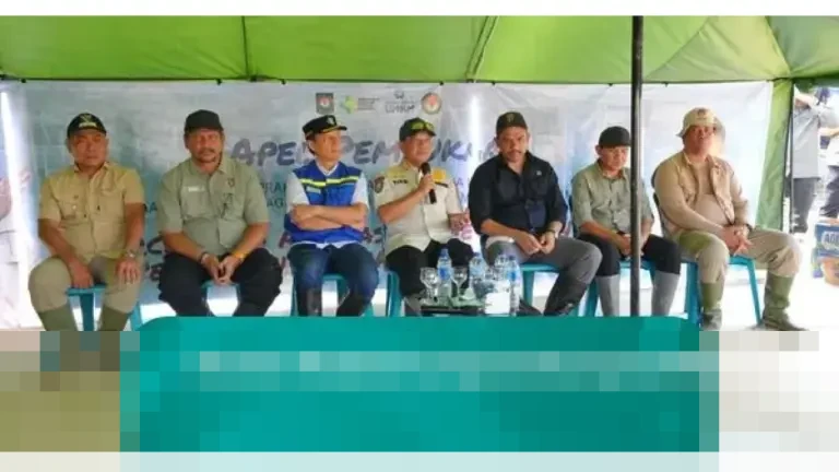 Mendagri Tito Karnavian Pastikan Ketersediaan Beras Aman 6 Bulan bagi Korban Bencana Sumatera