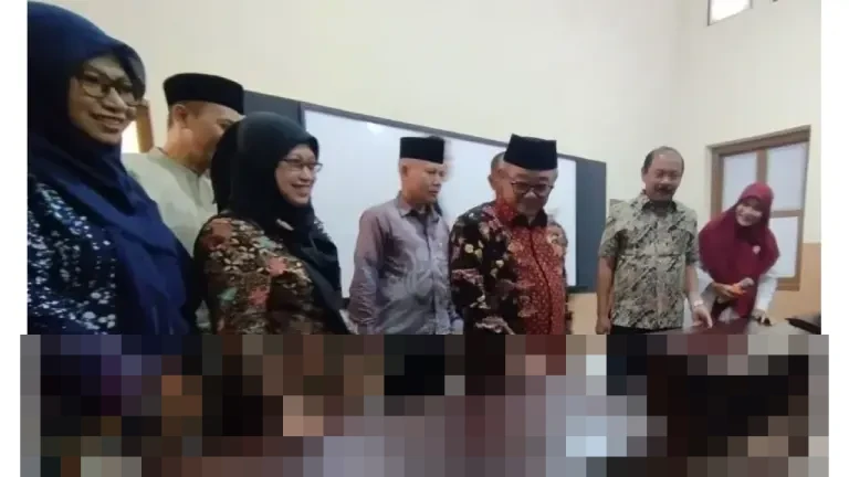 Mendikdasmen Abdul Mu’ti: Setiap Sekolah Akan Miliki Empat Papan Interaktif