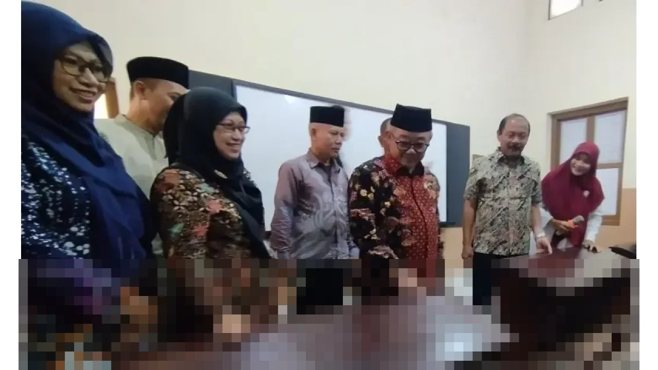 Mendikdasmen Abdul Mu’ti: Setiap Sekolah Akan Miliki Empat Papan Interaktif