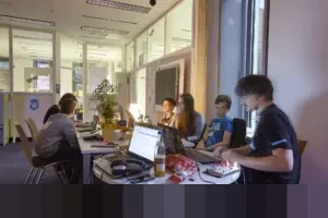 Mengenal Shahih Muslim: Kitab Hadis Autentik dan Perbedaannya dengan Shahih Bukhari yang Perlu Diketahui Umat