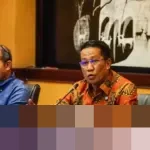 Menkum Supratman: Kirim Stiker Pejabat Boleh Asal Tidak Senonoh