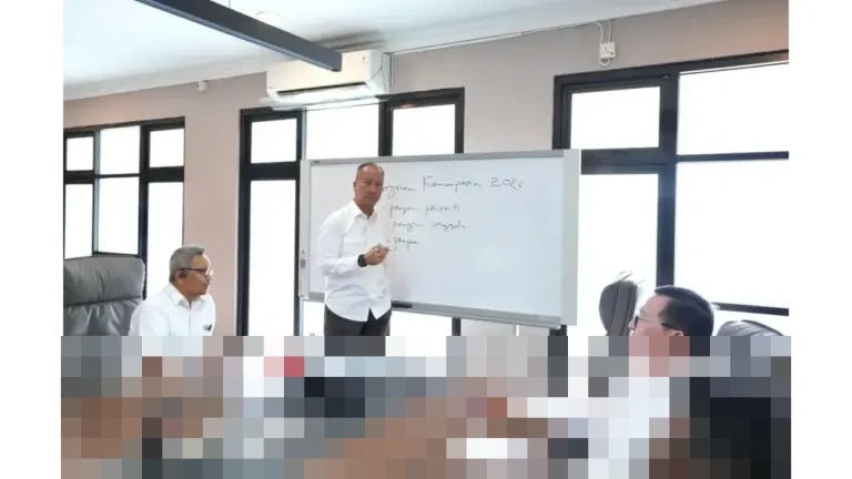 Menperin Agus Gumiwang Pimpin Rapat Perdana 2026, Bahas Program Pemulihan IKM Terdampak Bencana