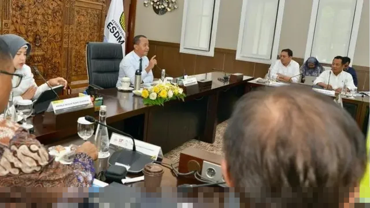 Menteri ESDM Bahlil Lahadalia Gelar Rapat Koordinasi dengan BPS, Pertamina, PLN Bahas Subsidi Energi Tepat Sasaran
