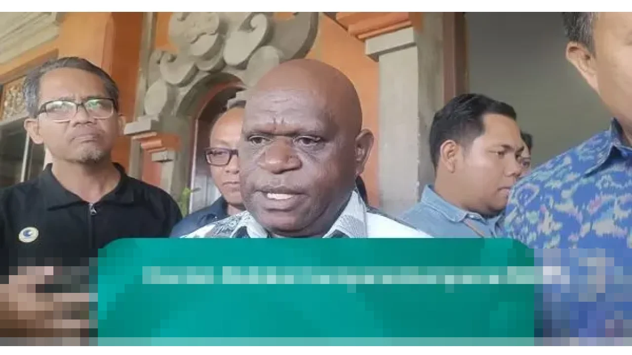 Menteri HAM Natalius Pigai: Haram Hukumnya Bawahan Beri Uang ke Atasan, Dorong Plang Peringatan