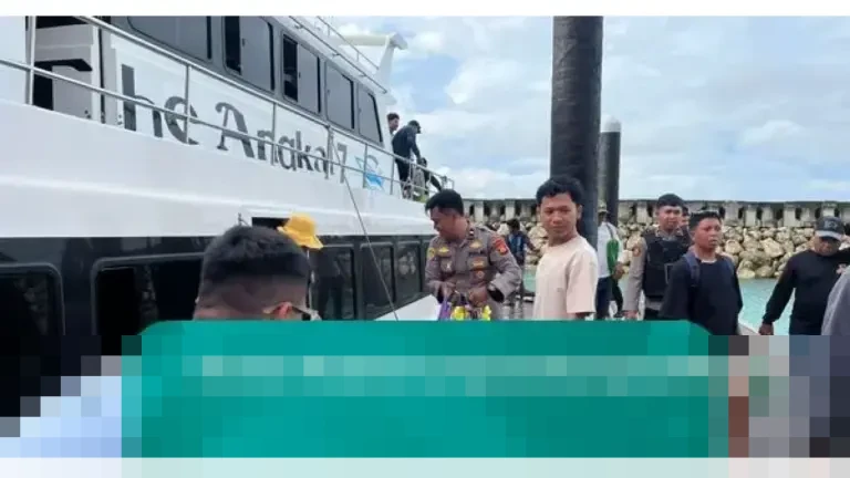 Mesin Kapal The Angkal 6 Terbakar di Perairan Klungkung, 88 Penumpang Selamat Dievakuasi