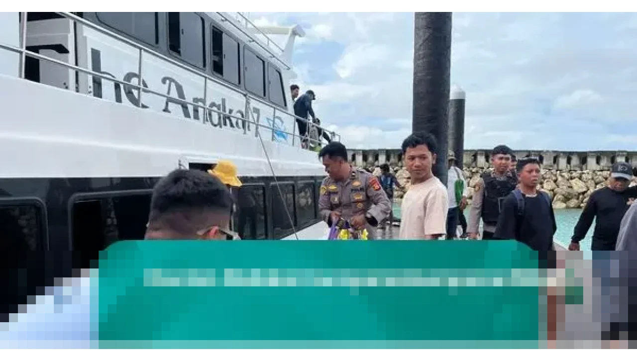 Mesin Kapal The Angkal 6 Terbakar di Perairan Klungkung, 88 Penumpang Selamat Dievakuasi