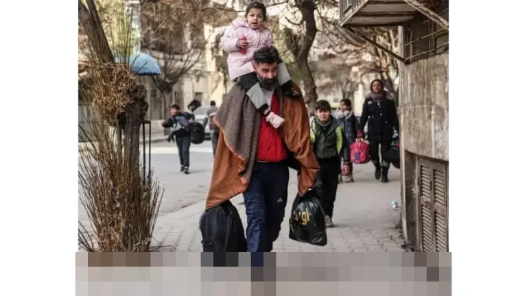 Militer Suriah Perintahkan Warga Tinggalkan Aleppo, Bentrokan Sengit dengan Pasukan Kurdi Memanas Militer Suriah Perintahkan Warga Tinggalkan Aleppo, Bentrokan Sengit dengan Pasukan Kurdi Memanas