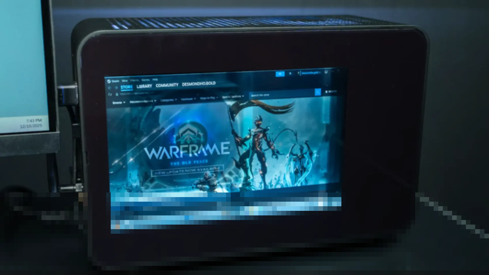 Mini PC AquaTouch Integrasikan Layar Sentuh Transparan 10,4 Inci, Didukung Ryzen 9 dan RTX 50 Series