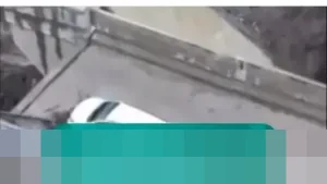 Mobil Dinas Camat Pantan Cuaca Hanyut Terseret Arus Sungai Kala Tripe Setelah Jembatan Ambruk