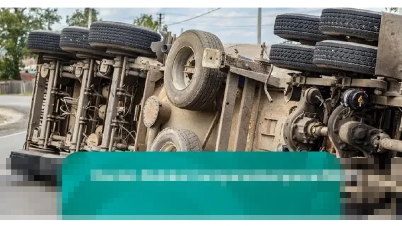 Mobil Ringsek Tertimpa Besi Muatan Truk di Tol Batang-Semarang KM 354, Lalu Lintas Macet Parah Mobil Ringsek Tertimpa Besi Muatan Truk di Tol Batang-Semarang KM 354, Lalu Lintas Macet Parah