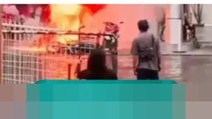 Motor Terbakar di SPBU Cikarang Selatan, Pengendara Terjatuh Picu Percikan Api dan Kepanikan Warga