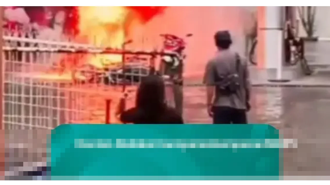 Motor Terbakar di SPBU Cikarang Selatan, Pengendara Terjatuh Picu Percikan Api dan Kepanikan Warga