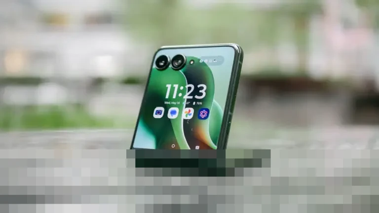 Motorola Dikabarkan Siapkan Ponsel Lipat Gaya Buku, Tantang Dominasi Samsung dan iPhone Fold Apple di 2026