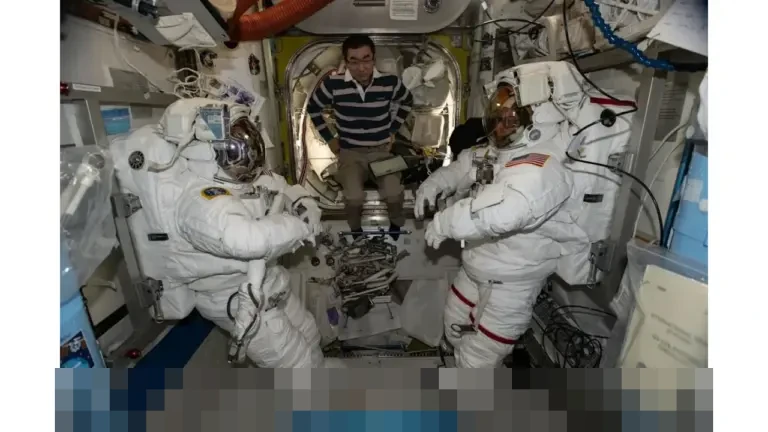 NASA Tunda Spacewalk ISS Akibat Kekhawatiran Medis Kru, Misi Crew-11 Berpotensi Dipercepat