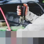 Panduan Lengkap: Cara Aman Menjumper Aki Mobil yang Soak di Perjalanan agar Tak Kesetrum