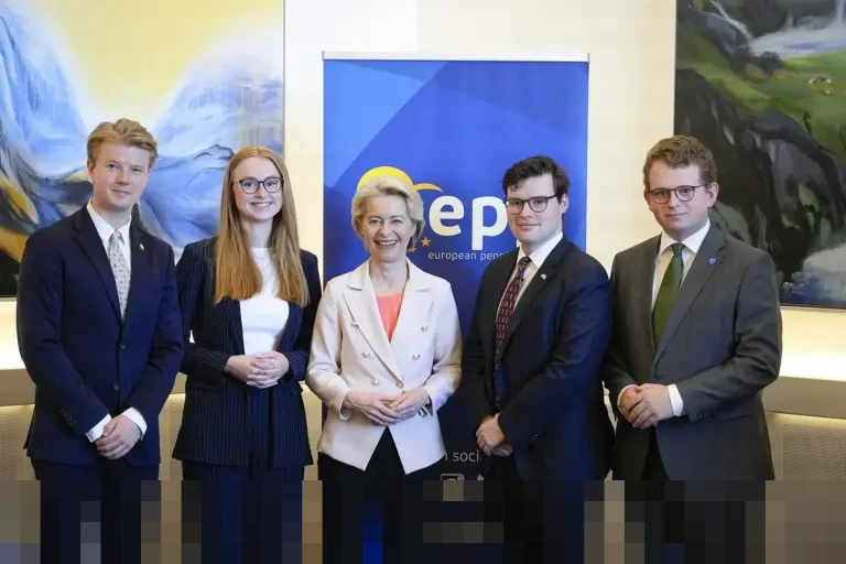 Panduan Lengkap Memahami Puisi: Materi Esensial untuk Siswa Kelas 11