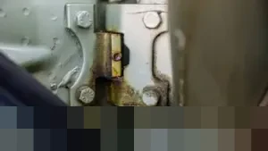 Panduan Lengkap Mengatasi Karat pada Engsel Pintu Mobil: Cegah Kerusakan Komponen Vital dan Bunyi Mengganggu