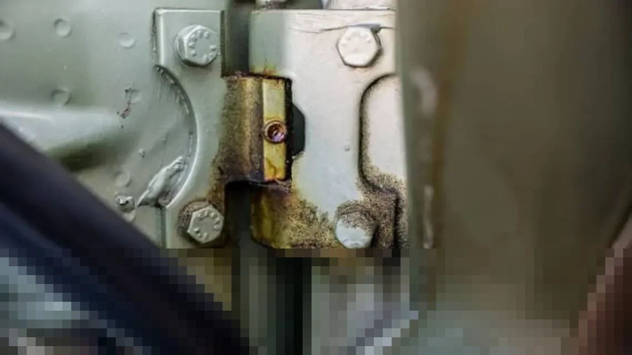 Panduan Lengkap Mengatasi Karat pada Engsel Pintu Mobil: Cegah Kerusakan Komponen Vital dan Bunyi Mengganggu