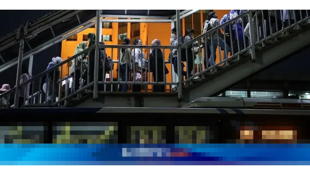 Paradoks Kebahagiaan Indonesia: Antara Klaim Global dan Realitas Kesejahteraan Struktural