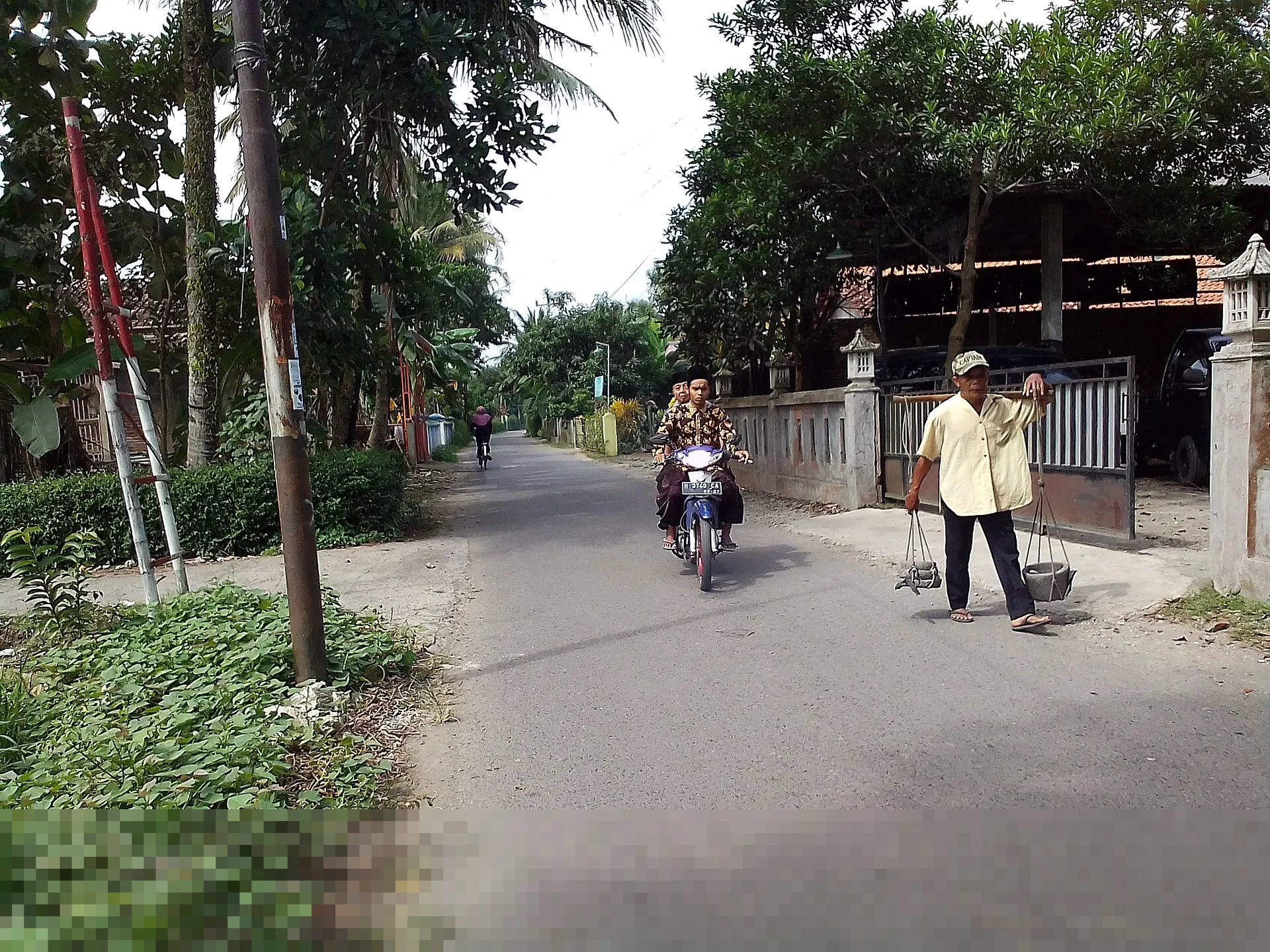 Pedagang Beras Lenteng Agung: “Omzet Turun 40 Persen Akibat Bantuan Pangan”