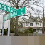 Pedagang Pasar Kramat Jati Keluhkan Tumpukan Sampah Menggunung, Omzet Anjlok hingga 40 Persen