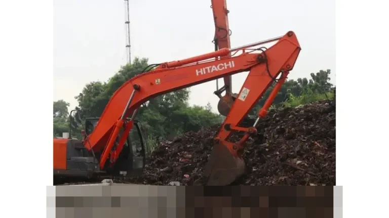 Pemkab Bekasi Kerahkan 10 Armada Angkut Ratusan Ton Sampah di Crossing Tol Japek KM 19