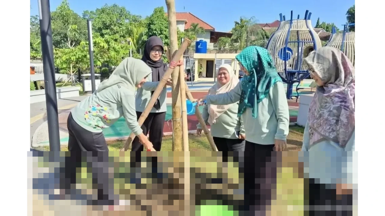 Pemkot Jaksel Intensifkan Penghijauan, 1.099 Pohon Ditanam di 10 Kecamatan Sepanjang 2025 Pemkot Jaksel Intensifkan Penghijauan, 1.099 Pohon Ditanam di 10 Kecamatan Sepanjang 2025