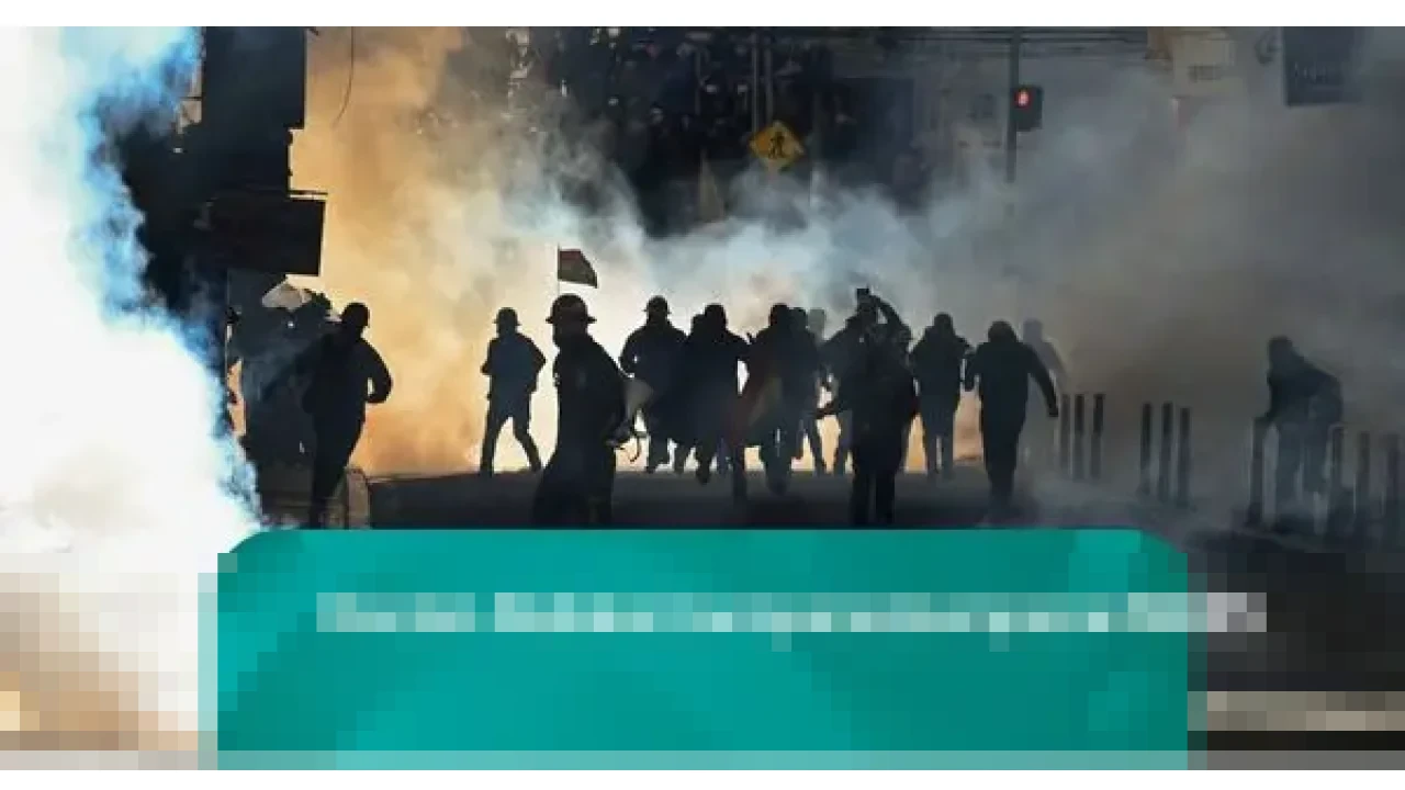 Penambang Bolivia Bentrok dengan Polisi di La Paz, Tolak Kenaikan Harga BBM Pascacabut Subsidi