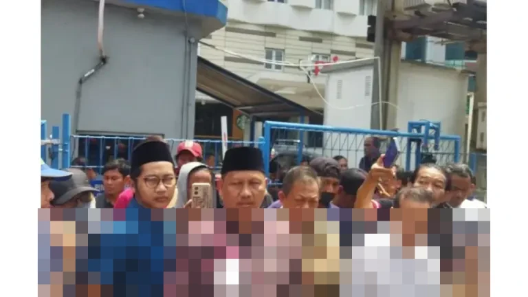 Pengelola Gembok Akses Ruko Marinatama, Ratusan Karyawan Unjuk Rasa di Mangga Dua Jakarta Utara