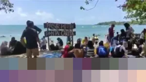 Pengelola: “Kunjungan Wisata Pantai Carita Anjlok 40 Persen Saat Nataru Akibat Cuaca Ekstrem”