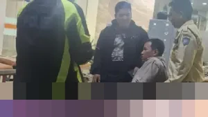 Pengemudi Avanza Lawan Arah di Bekasi Diamuk Massa Usai Seret Pemotor dan Kabur dari Lokasi