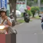 Penggugat Desak MK Perberat Sanksi Merokok Sambil Berkendara, Minta SIM Dicabut