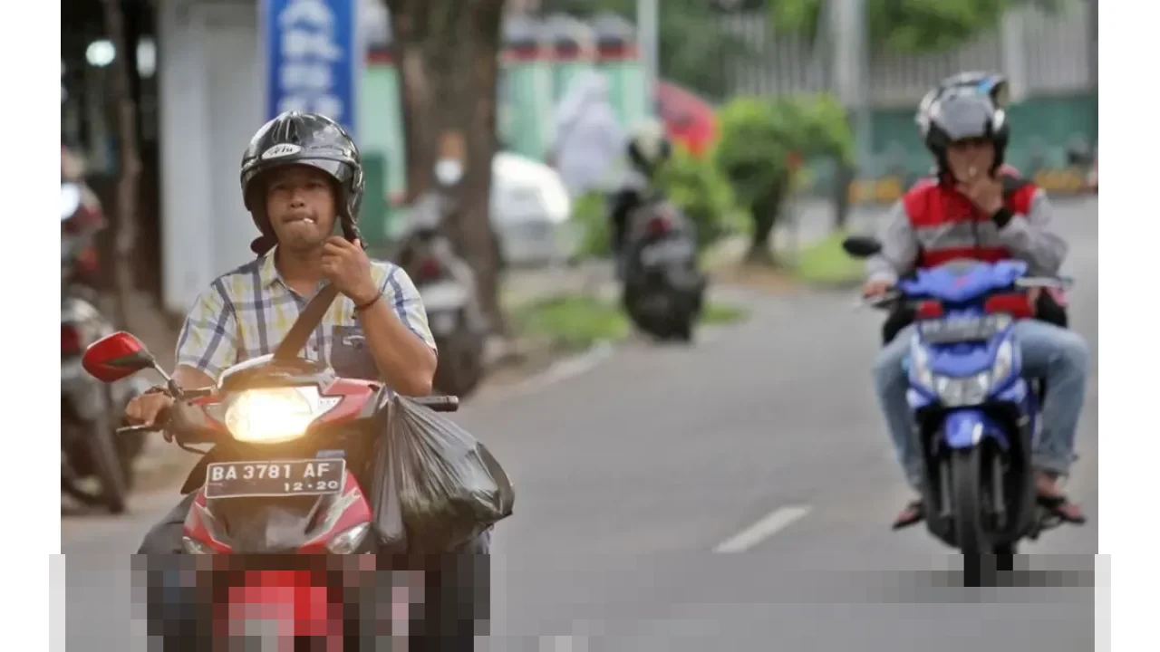 Penggugat Desak MK Perberat Sanksi Merokok Sambil Berkendara, Minta SIM Dicabut