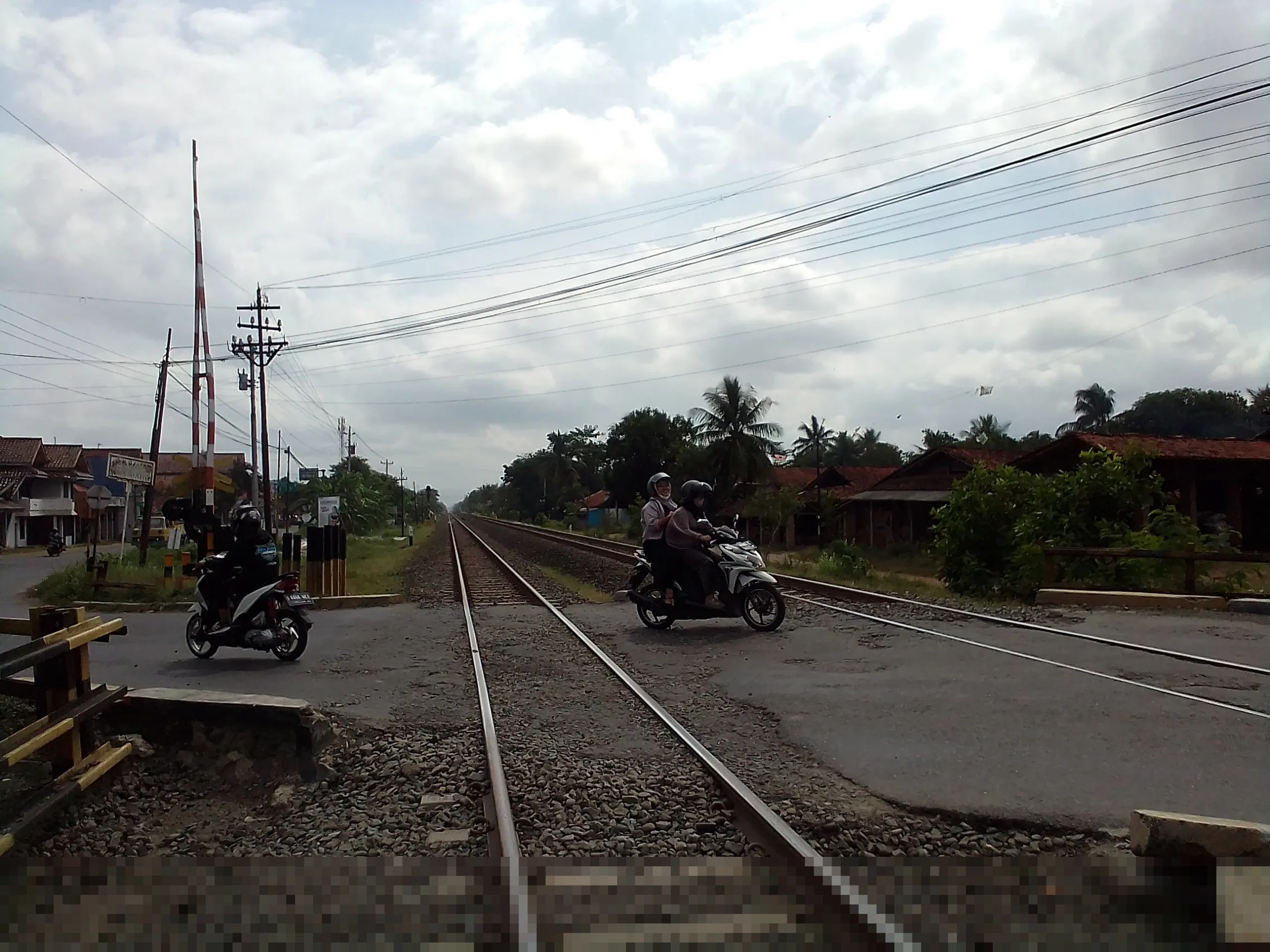 Pengguna KRL Bekasi Beralih ke Parkiran Rumahan, Atasi Keterbatasan Lahan Stasiun dengan Tarif Terjangkau