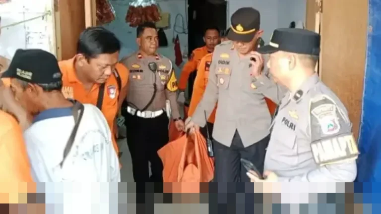 Penjual Kerupuk Asal Nganjuk Ditemukan Tewas Tergantung di Kontrakan Surabaya, Polisi Selidiki Motif Penjual Kerupuk Asal Nganjuk Ditemukan Tewas Tergantung di Kontrakan Surabaya, Polisi Selidiki Motif