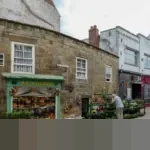 Pernikahan Dini di Media Sosial: Ketika Kemalasan Berpikir Dilegitimasi Atas Nama Iman