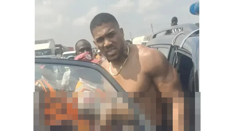 Petinju Anthony Joshua Lolos dari Maut, Dua Sahabat Dekat Tewas dalam Kecelakaan Tragis di Nigeria Petinju Anthony Joshua Lolos dari Maut, Dua Sahabat Dekat Tewas dalam Kecelakaan Tragis di Nigeria