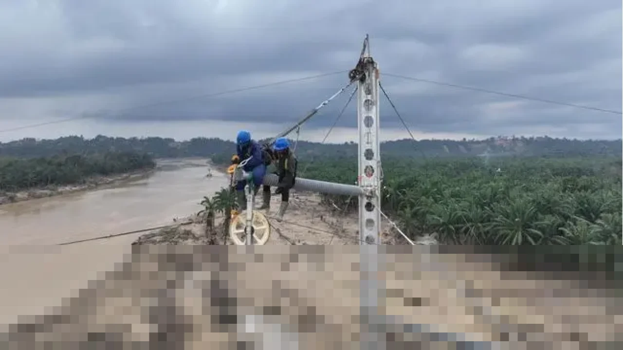 PLN Terus Berjuang Pulihkan Listrik di 176 Desa Terisolir Aceh, Bupati Gayo Lues Apresiasi Dedikasi Petugas PLN Terus Berjuang Pulihkan Listrik di 176 Desa Terisolir Aceh, Bupati Gayo Lues Apresiasi Dedikasi Petugas