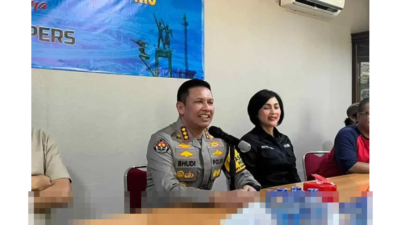 Polda Metro Jaya Selidiki Laporan Terhadap Pandji Pragiwaksono, Flashdisk Materi Stand Up Jadi Bukti Polda Metro Jaya Selidiki Laporan Terhadap Pandji Pragiwaksono, Flashdisk Materi Stand Up Jadi Bukti